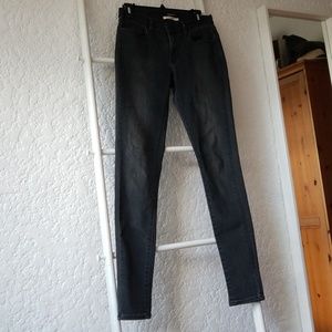 Like new black Levi Skinny Jeans